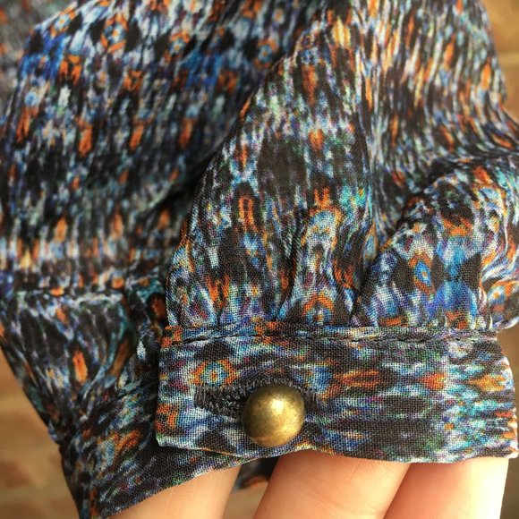 Printed Flowy Blouse with Tie NWT - Picture 3 of 5